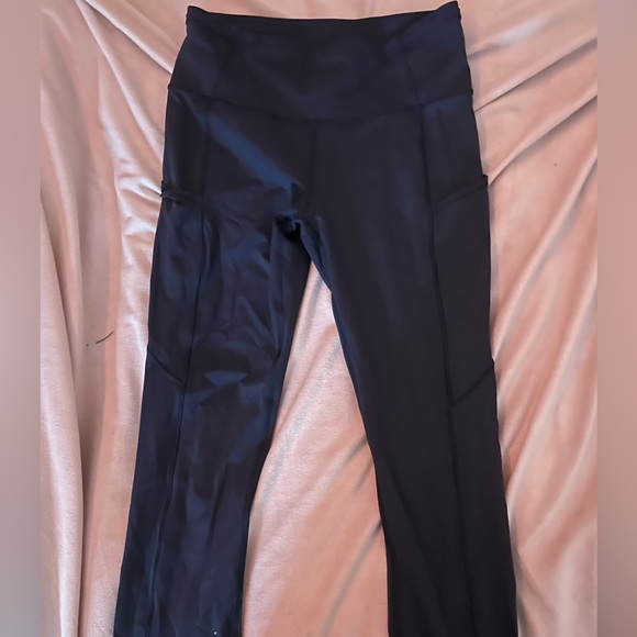 Lululemon navy pocket leggings - Picture 2 of 3